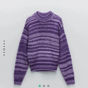 Zara Stickad Tröja - Svin snygg stickad tröja från Zara som är så populär och slutsåld. Storlek XS, knappt använd🖤🌈🧚‍♀️