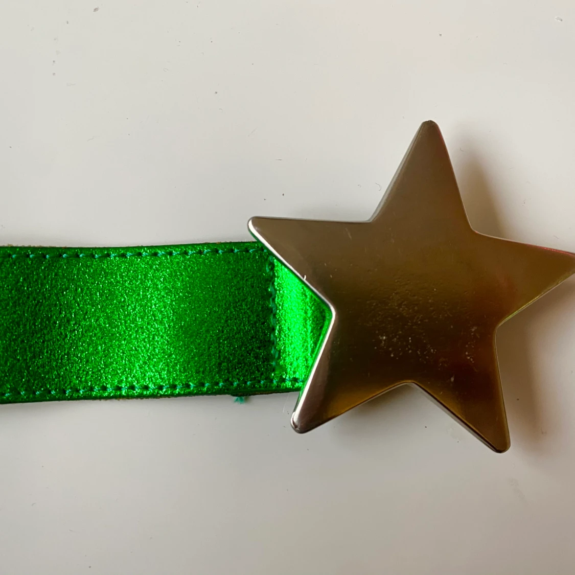 Grönt skärp med stjärna