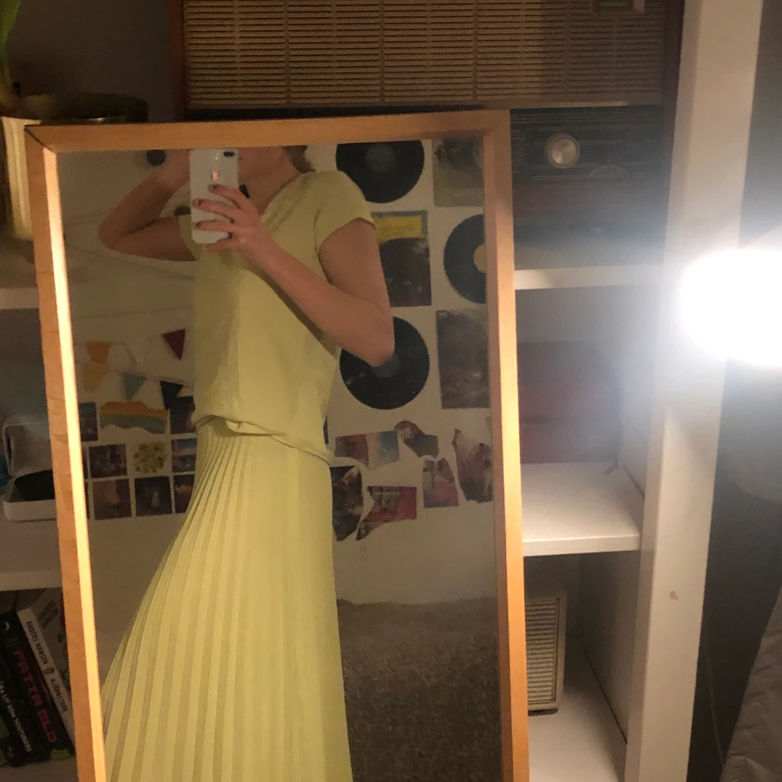 Friserad kjol med matchande t-shirt