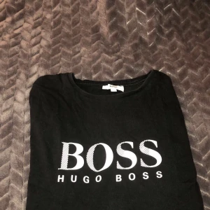 Långärmad tröja - En långärmad Hugo boss tröja. I storleken xs
