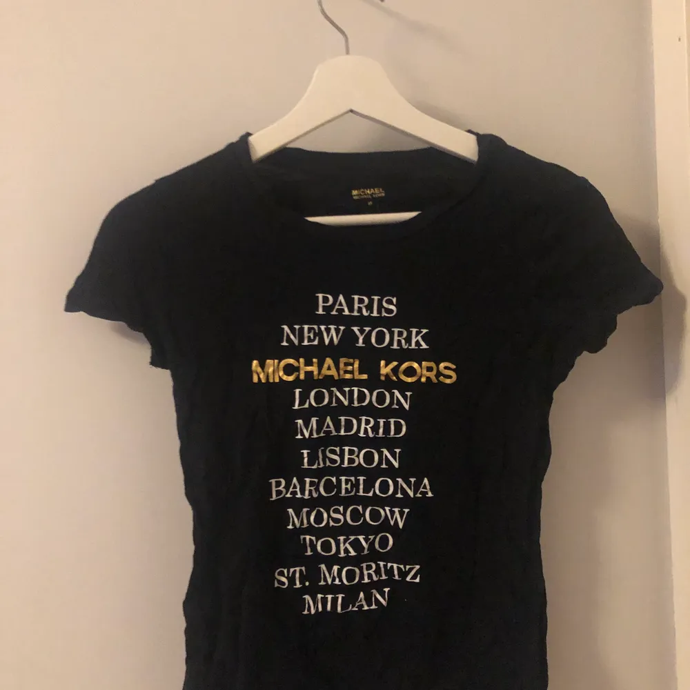 T-shirt från Michael Kors, köpt i New York. . T-shirts.