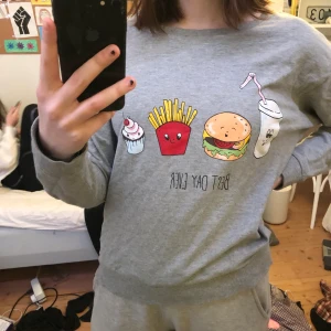 Best day ever tröja - Grå tröja med ett tryck på framsidan