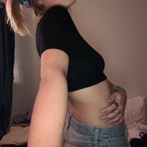 Svart Top - Svart kort croptop 🖤