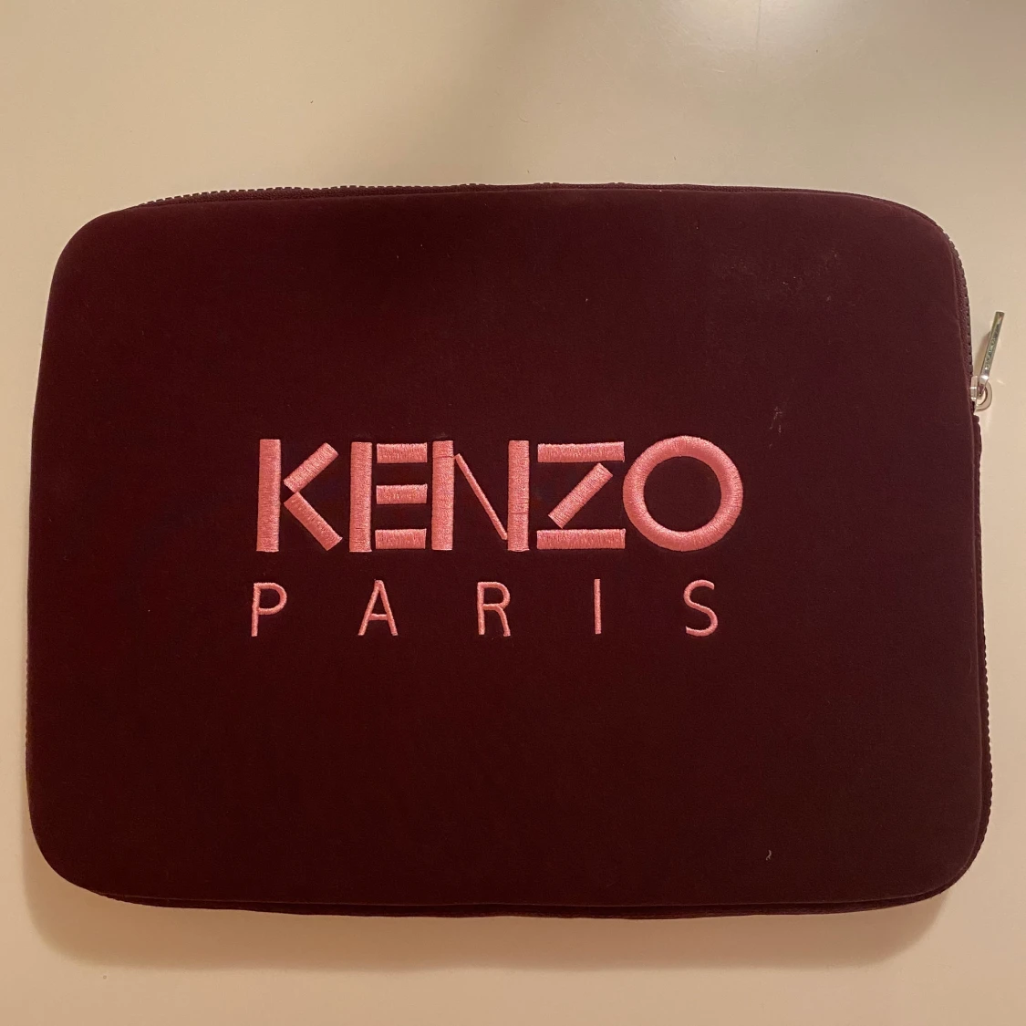 Kenzo data fodral  - 90