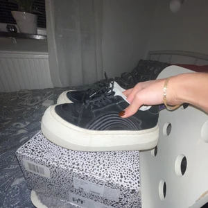 Eytys Sonic - Eytys sonic i storlek 38. Bra skick, box medföljs. Nypris var 2199:-  Möts upp i Stockholm eller fraktas spårbart med skickalätt via PostNord 🤝