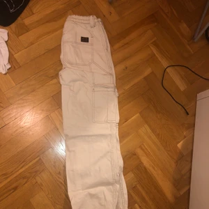 Cargo byxor - Jättefina cargo pants från Urban outfitters som köptes för flera år sedan, men knappt använda