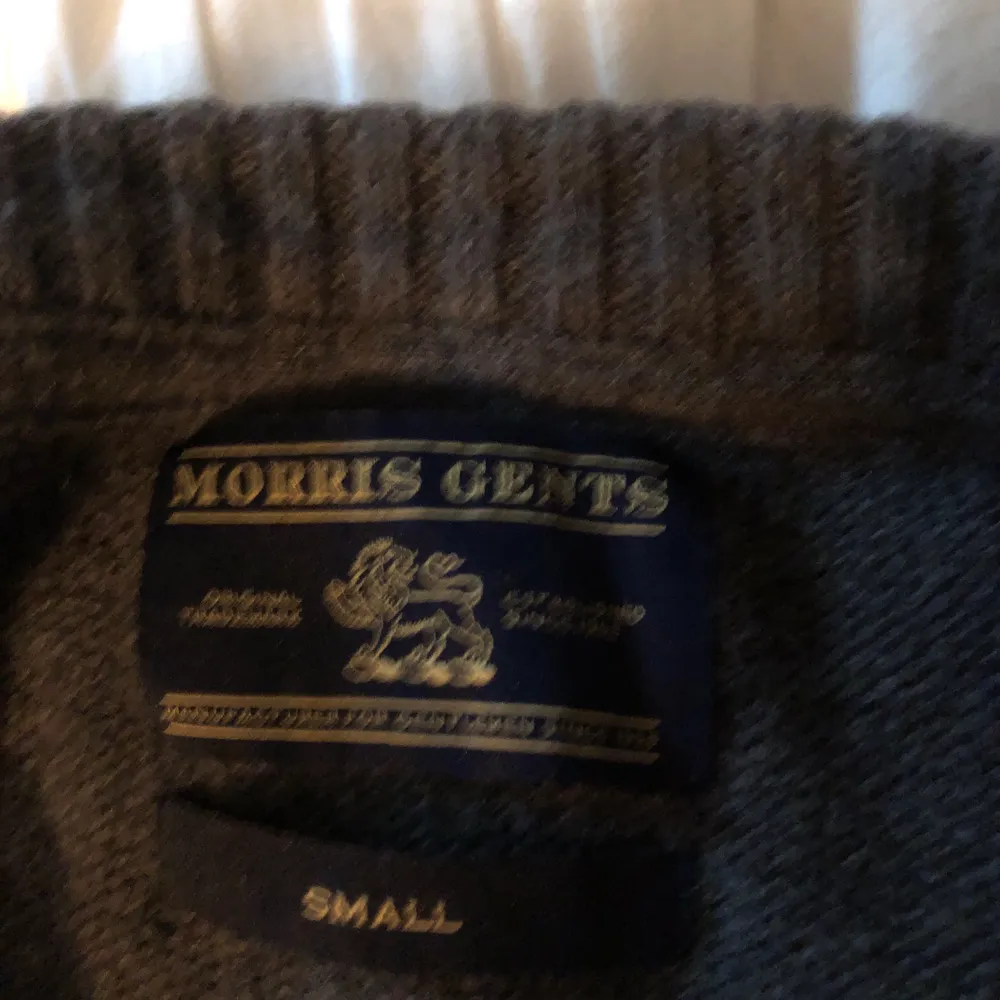 Tröja från Morris! Köpt för länge sedan på herravdelning, frakt ingår ej, mycket fint skick!🤎. Tröjor & Koftor.