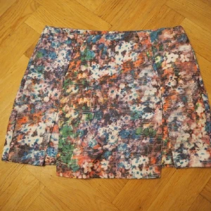  - favoritkjol som blivit för liten. dragkedja bak 