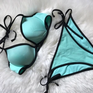  - Använd en gång och tvättad efter det såklart. Överdel 75 B. Trosor 36.