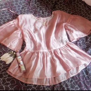  - Snygg blus, aldrig använd 🌸