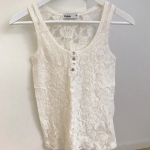  - Vitt spetslinne från Cubus, strl XS, använt 1-2 gånger