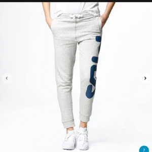  - fina jättemjuka mjukisbyxor från Fila, obs blåa snören som på egen bild