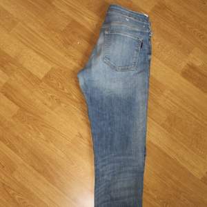 Jeans från crocker, de är uppsydda som dom är mer som strl 30 i längden👖 frakt tillkommer 