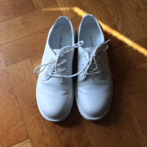  - Köpta här på Plick , liknar dr. Martens . Köpare står för eventuell frakt 