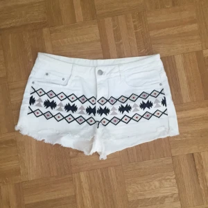  - Säljer kläder billigt pga flytt