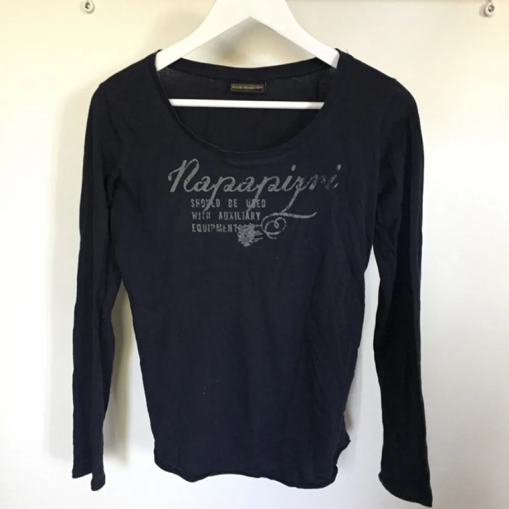 Napapijri tröja köpt på Best of brands. Inköpspris: 900kr. Skjortor.