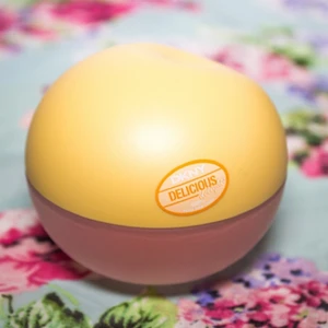  - DKNY Delicious Delights Dreamsicke 50ml edT, Endast testad och köpt på Kicks. Slutsåld på flera ställen så passa på nu. Vid snabb affär bjuder jag på frakt :) 