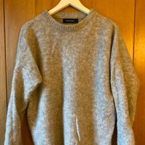 peak performance tröja - stickad tröja från peak performance i stl S. grå och fin kvalite och i nyskick. 