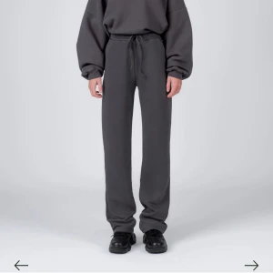 SWEATPANTS 01 - dark grey - Intressekoll!! Vill någon byta mina XXS till ett par i storlek XS? Helt nya, endast testade.