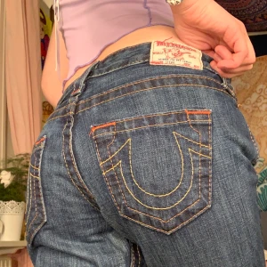 Tr jeans - Säljer dessa sååå fina tr jeans då de var lite stora i midjan på mig! Storlek 26. Lågmidjade, raka i benen. Frakt tillkommer 💋🧸💟