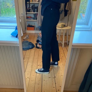 Jeans - Säljer mina Taiki jeans från monki. Bra skick. Är 175 cm. Frakt tillkommer 63kr