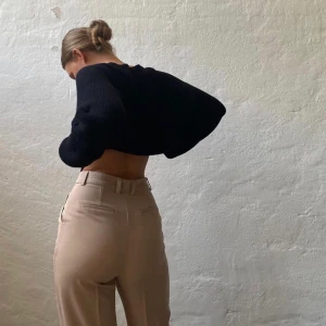 Kostymbyxor  - Säljer dessa assnygga kostymbyxorna ifrån bikbok som tyvärr är försmå för mig (storlek 34), knappt andvända & i så gott som nytt skick! Ny pris: 499kr säljer för 300 + frakt (priset kan diskuteras) 💕