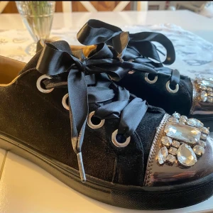 Skor st 38/39 - Skor storlek 39(som 38), använda fåtal gånger