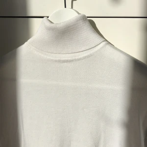 Polotröja från zara strl xs  - Superfin polotröja från zara strl xs💖 jättebra skick, säljer för 120kr + frakt🥰