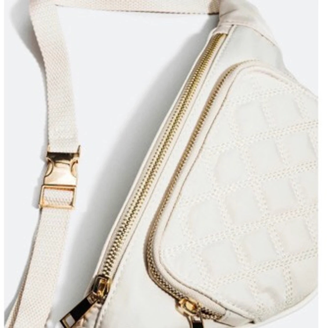 Midje väska classic från glitter i färgen nude pris från butik: 199kr - 91