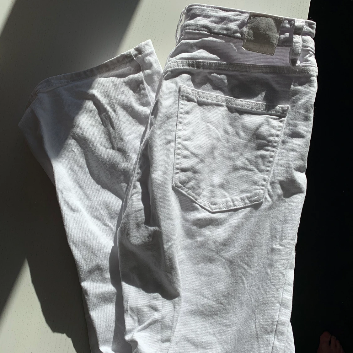 Högmidjade vita straight jeans - 90