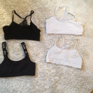 4 toppar, tre med spets! - De tre i spets är stl 158-164 och den andra i 146-152 men de är ungefär lika stora. Smala band förutom sport toppen, två vita två svarta, nästan oanvända!