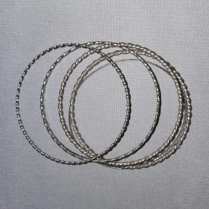 Armringar - Silverfärgade armringar