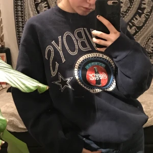 Tröja - Denna tröjan!!! är så himla mysig, med stora ärmar. Kan mötas upp i Göteborg, annars tillkommer frakten. Det är bara att skriva om du har frågor eller vill se fler bilder 😙💘 Högsta bud: 230kr exkl. frakt (66kr) Avslutas ikväll (21/10 23:59)