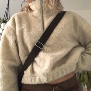 Teddy fleece  - Fett mysig Teddy fleece från weekday. Kan användas som jacka och tjocktröja!! Perfekt nu till hösten🍂💞💞 