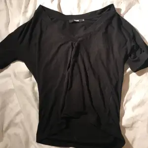 Normal urringad t-shirt svart 