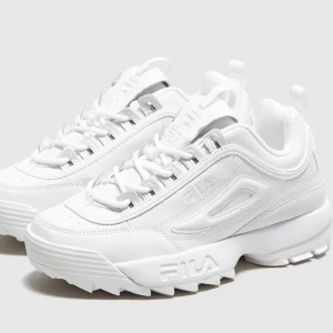 FILA skor - Säljer dessa helvita skor i storlek 38