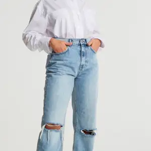 säljer dessa slutsålda jeans från Maja lindelöfs kollektion med Gina tricot