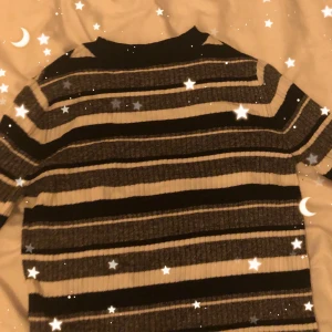 randig tröja - striped shirt - har haft på mig den en gång , perfekt skick 