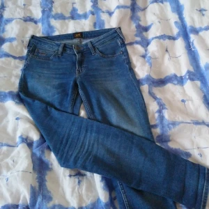 Jeans strl26 - Säljer min 👖 för stör till mig, Lee skinny  i  jätte bra skick 😊