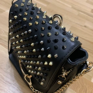 Väska  -  Fint och nytt . 