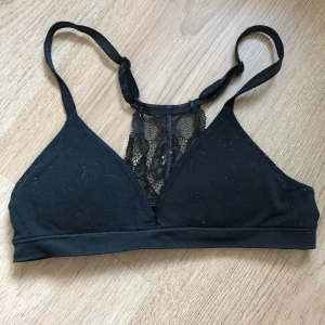 Bh 65A - Bh från Lindex, bra skick. Inte använd då den var för liten för mig.