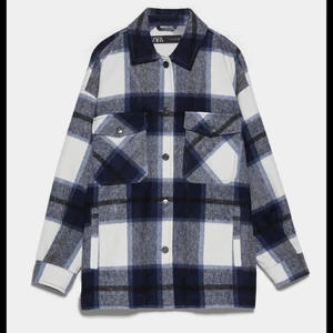 Zara jackan  - Säljer mina zara jacka som var väldigt populär i strl Xs riktigt bra skick 400+frakt 