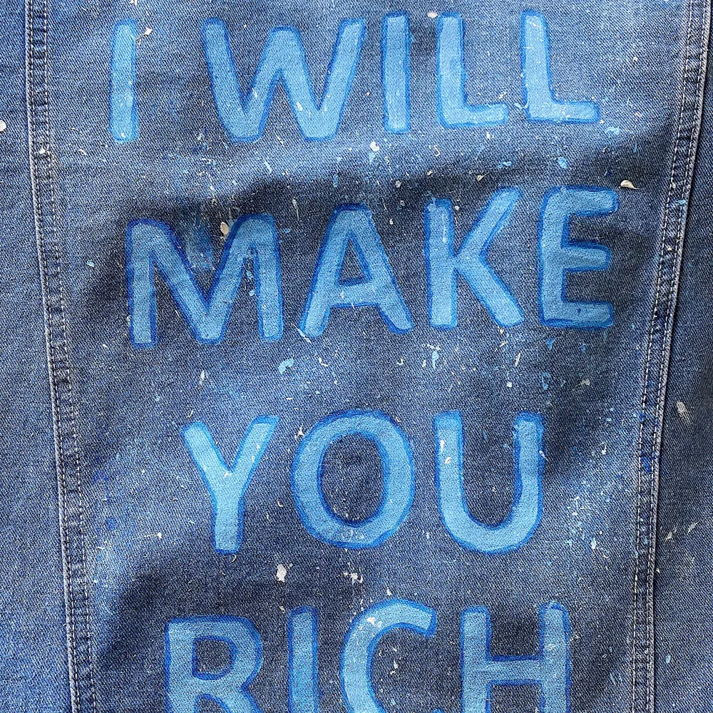 Säljer min riktigt SNYGGA jeansjacka ifrån @byemilija på Instagram. Säljer den för att den sällan kommer till användning, tyvärr.. andra bilden är lånad💙 350kr exklusive frakt. Jackor.