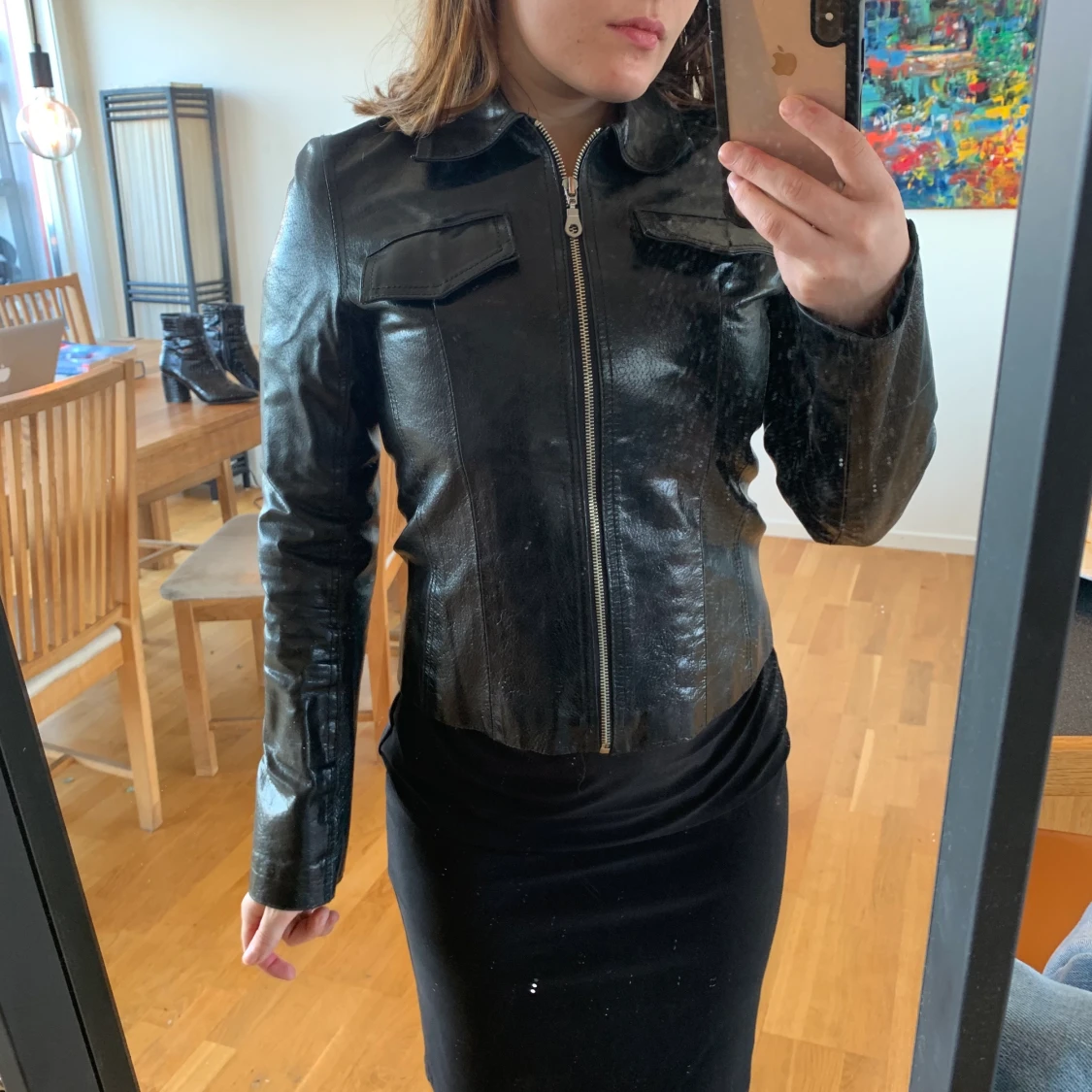 Lackad skinnjacka från Only