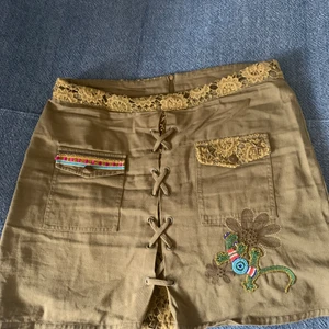 Kjol storlek 40 - Desigual kjol