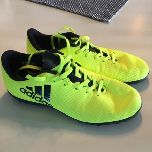 Adidas fotbollskor - Helt nya adidas fotbollskor stl 36 /5