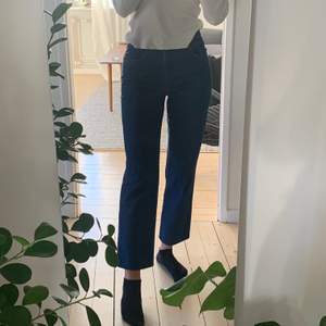 Lacoste jeans i superbra skick, använda 2 gånger! Jag är 1.73 men den är för korta för mig 