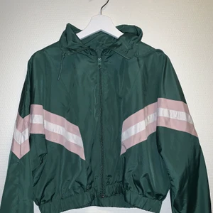 Windbreaker. Size S/XS - Knappast använd fin windbreaker