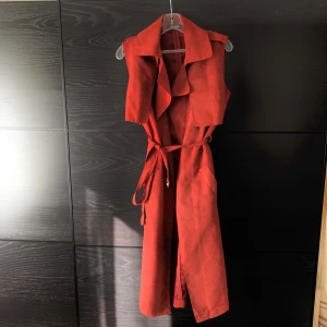 Väst/cardigan  - Jättefin ny väst i mjukt material från Missguided. Använd endast en gång. Nyskick. 