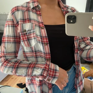 Skjorta - Skjorta från H&M! Storlek 38